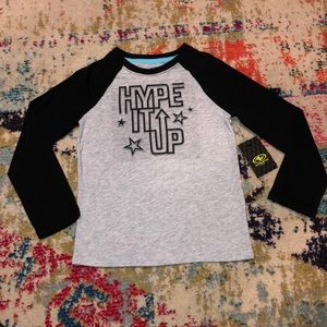 🧜🏼‍♀️3 for $15 item!🧜🏼‍♀️raised graphic l/…